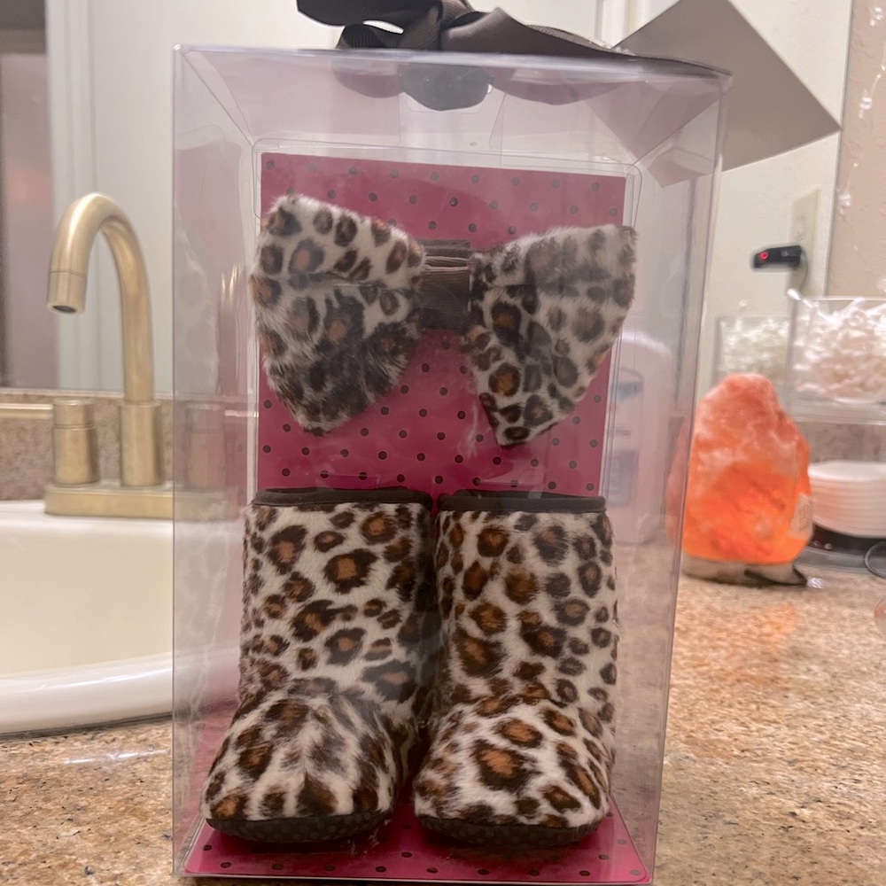 Cheetah print shoes with matching bow